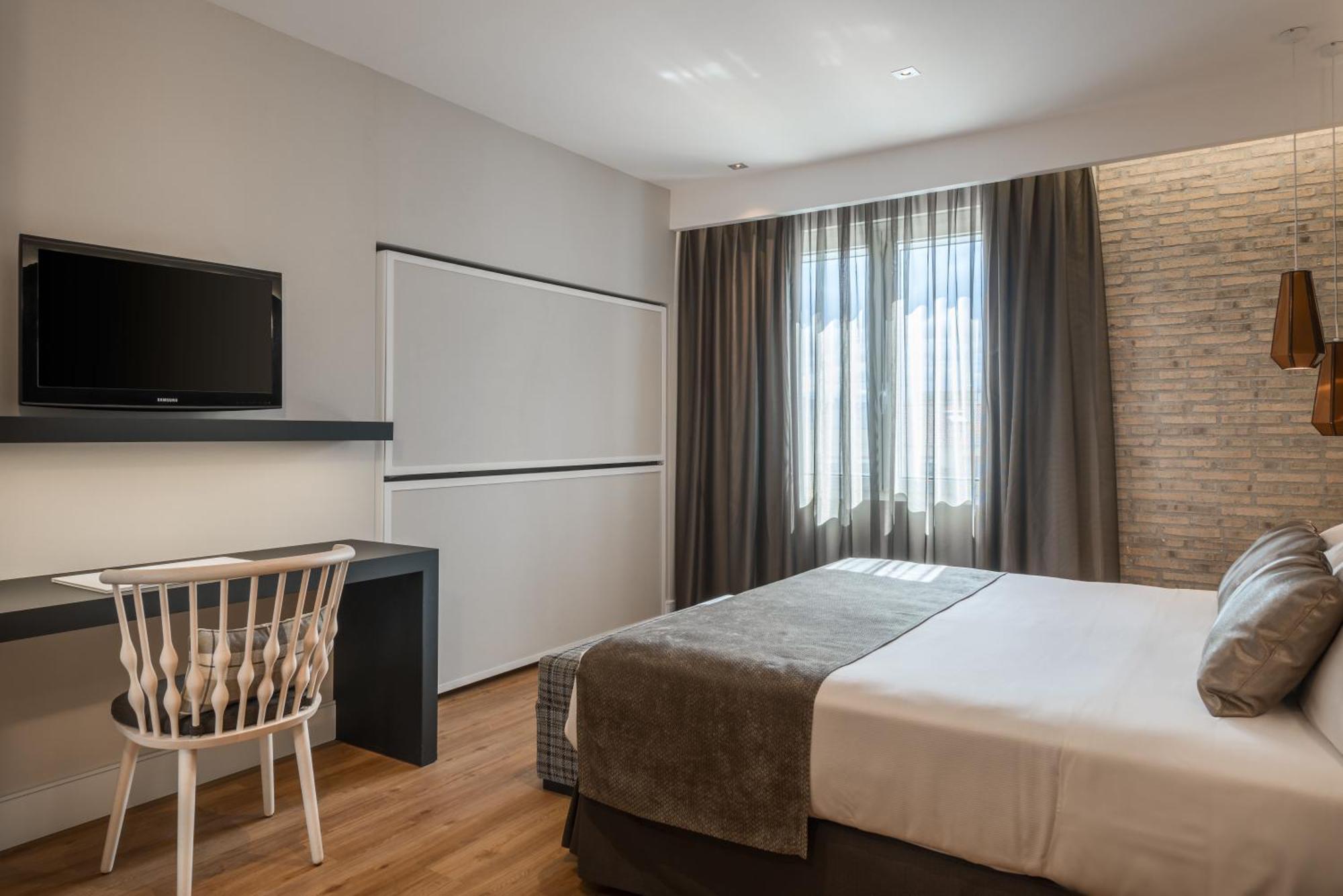 Hotel Catalonia Gran Via 4*